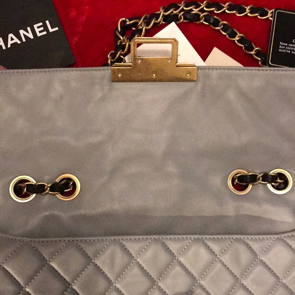 Authentic Chanel calfskin bag - Picture 3 of 11